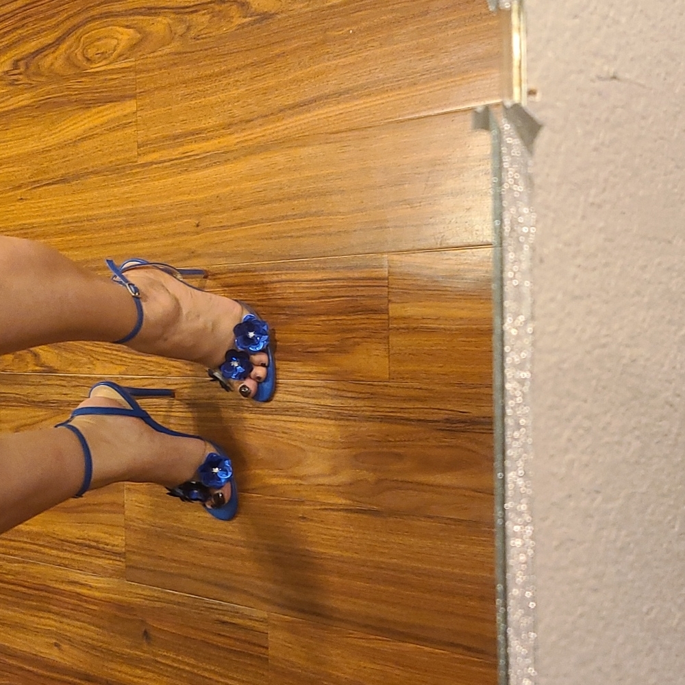 Heels - Picture 5 of 7